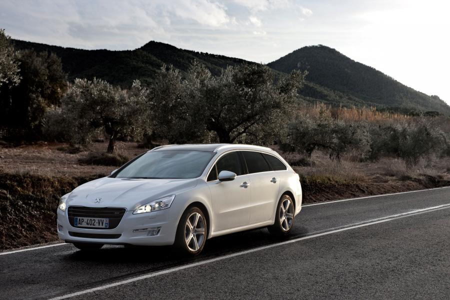  Peugeot 508 SW 2010 года  (фото 26 из 33)